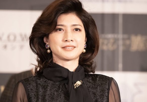 美男美女家族！」奇跡のアラフィフ 〝激変で話題〟の49歳女優、年下俳優と中高生の子供たちとの〝家族〟ショットに大反響「最高のパパママ」7月スタートドラマオフショットが話題：「おっ！」でつながる地元密着のスポーツ応援メディア 西スポWEB OTTO