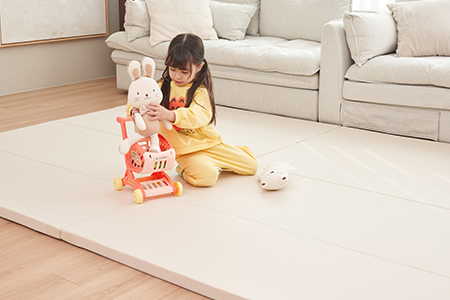 ベビーベッドなしならどこで寝る？注意点と安全確保のグッズ3選