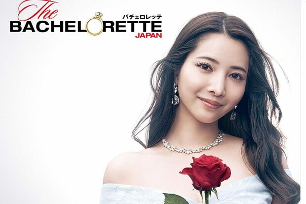 2代目バチェロレッテ 尾崎美紀さんがROYAL PARTY Ｘ'mas collectionのモデルとして華やかなドレス姿を披露 - 提携メディア