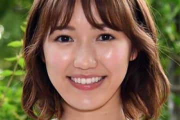 先日芸能界を引退された渡辺麻友さん❤️ AKB48時代『孤独な星空』のMVにて弊社の色打掛をお召し頂きました✨ とても可愛いです👘引退は残念ですが、新しい道でも頑張って欲しいですね🌼ザコレクションthecollectionまゆゆ渡辺麻友黒引き色打掛黒引き振袖