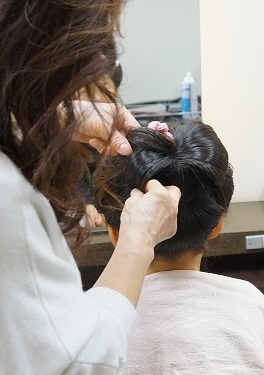 七五三ヘアセット❤️ 日本髪👘桃割れ🍑 お顔立ちとスタイルに合わせて バランスをとりました🥰 姉妹でお揃い✨ 髪飾りもとても可愛かったです✨ご依頼ありがとうございました🙏日本髪七五三日本髪七五三ヘア桃割れ七五三7歳七五三髪飾り七五三着物