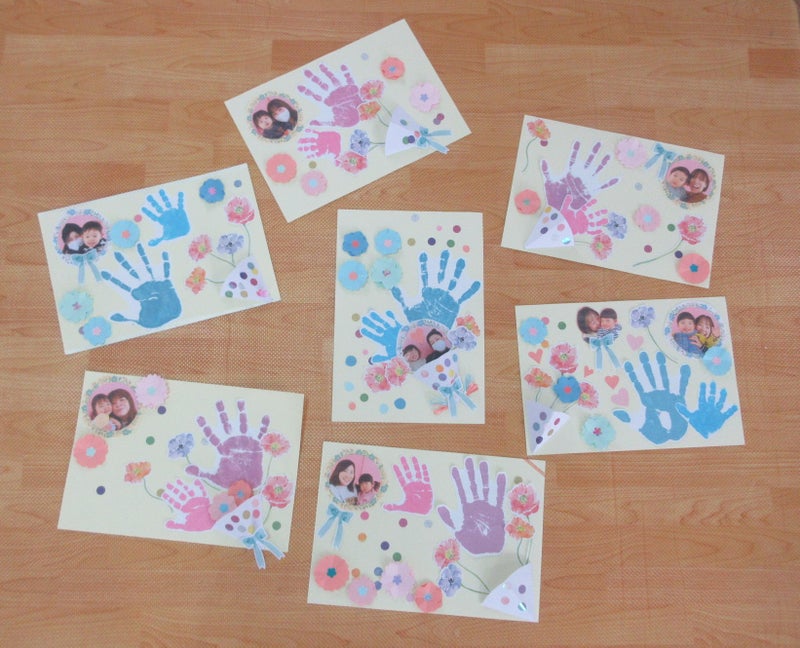 おててでひらひら~手形のちょうちょ🦋ねらい絵の具の感触を味わい 手の形がちょうちょの羽になることを楽しむ対象1~2歳児材料画用紙 絵の具 モール セロハンテープ はさみ のり ペン みんなもぜひ作ってみてね! 最後までご覧いただきありがとうございますぜひ、いいねやフォローしていただけたら嬉しいです! 感想や質問等もお気軽にコメントしてください♪