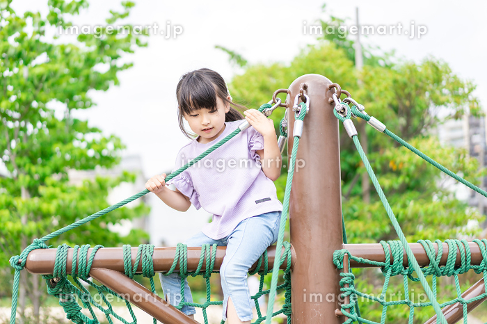 小さい女の子の写真素材FYI00223338ストックフォトの Qlean Market キュリンマーケット