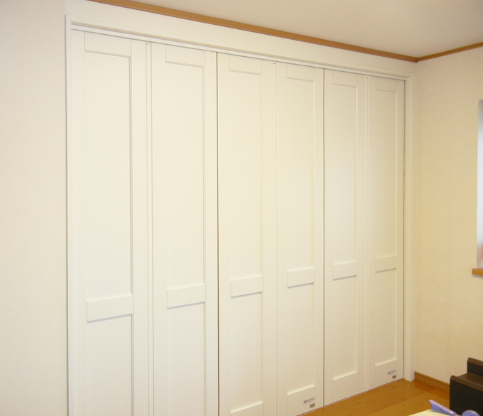 狭い子ども部屋をレイアウトするには？収納家具で間仕切りを！ノウハウを紹介壁面収納・本棚 OSAMARU オサマル