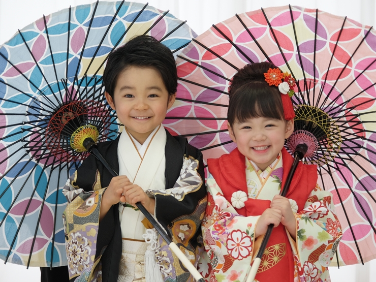 七五三家族写真をスタジオでおしゃれに！親の服装のおすすめコーデ - コラムライフスタジオ