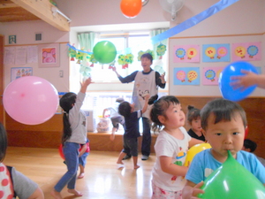 生後8ヶ月の赤ちゃんが喜ぶ遊び。室内でできる手遊びやアイテムもkosodate LIFE 子育てライフ