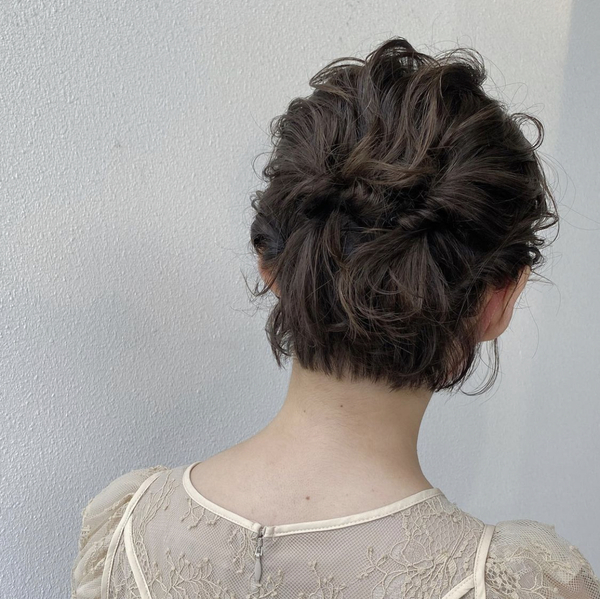 ショートパーマ 結婚式 ヘアアレンジTikTok