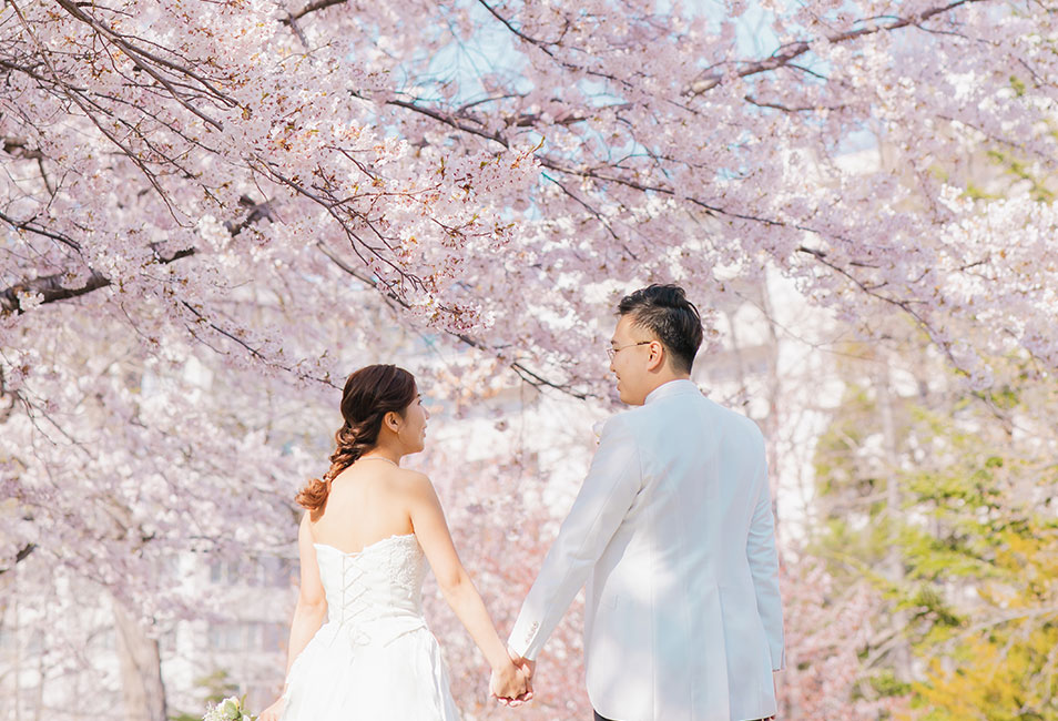 桜と一緒にセルフでウェディングフォトを🌸*いつまでも色褪せない思い出に ♡美花嫁図鑑farny ファーニー お洒落で可愛い花嫁レポが満載！byプラコレ