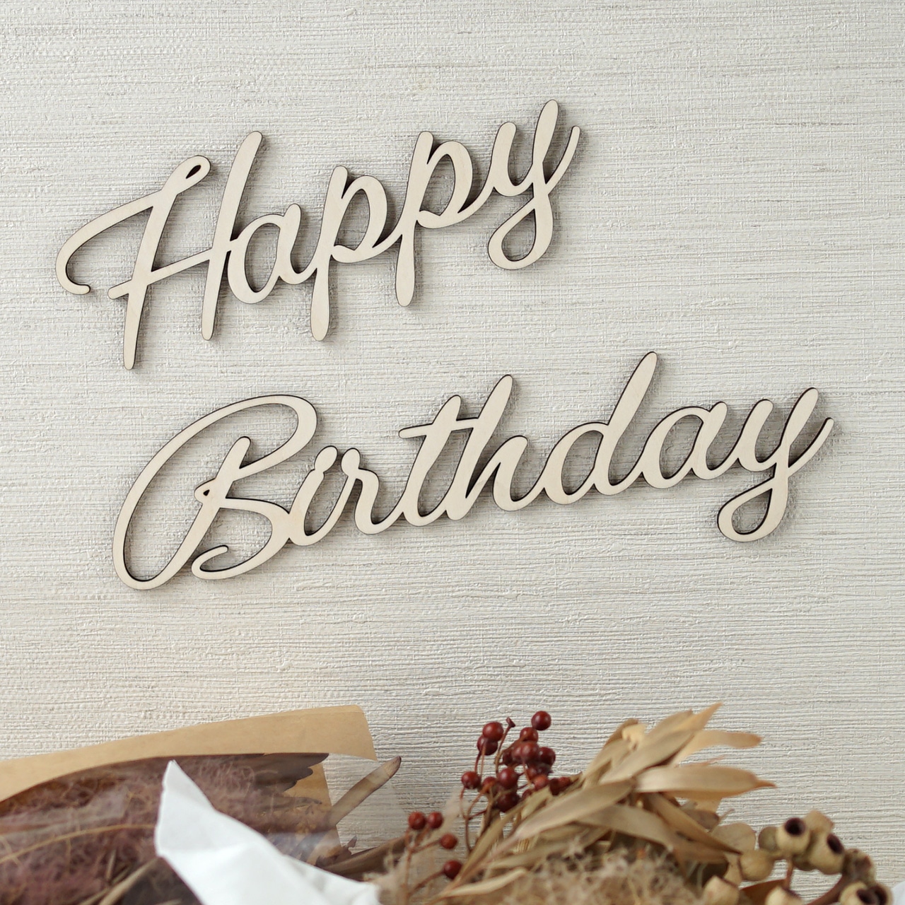 🌸“Happy birthday “ . お誕生日のプレゼントに添えたい一筆🎁 . はぁ〜🥺💨 黒・白・赤の組み合わせって本当カッコいい🥺✨.happybirthday誕生日 書法藝術 筆記体書家 書道家 命名書美文字 誕生日プレゼント 書道パフォーマンス 習字行書 誕プレ書道