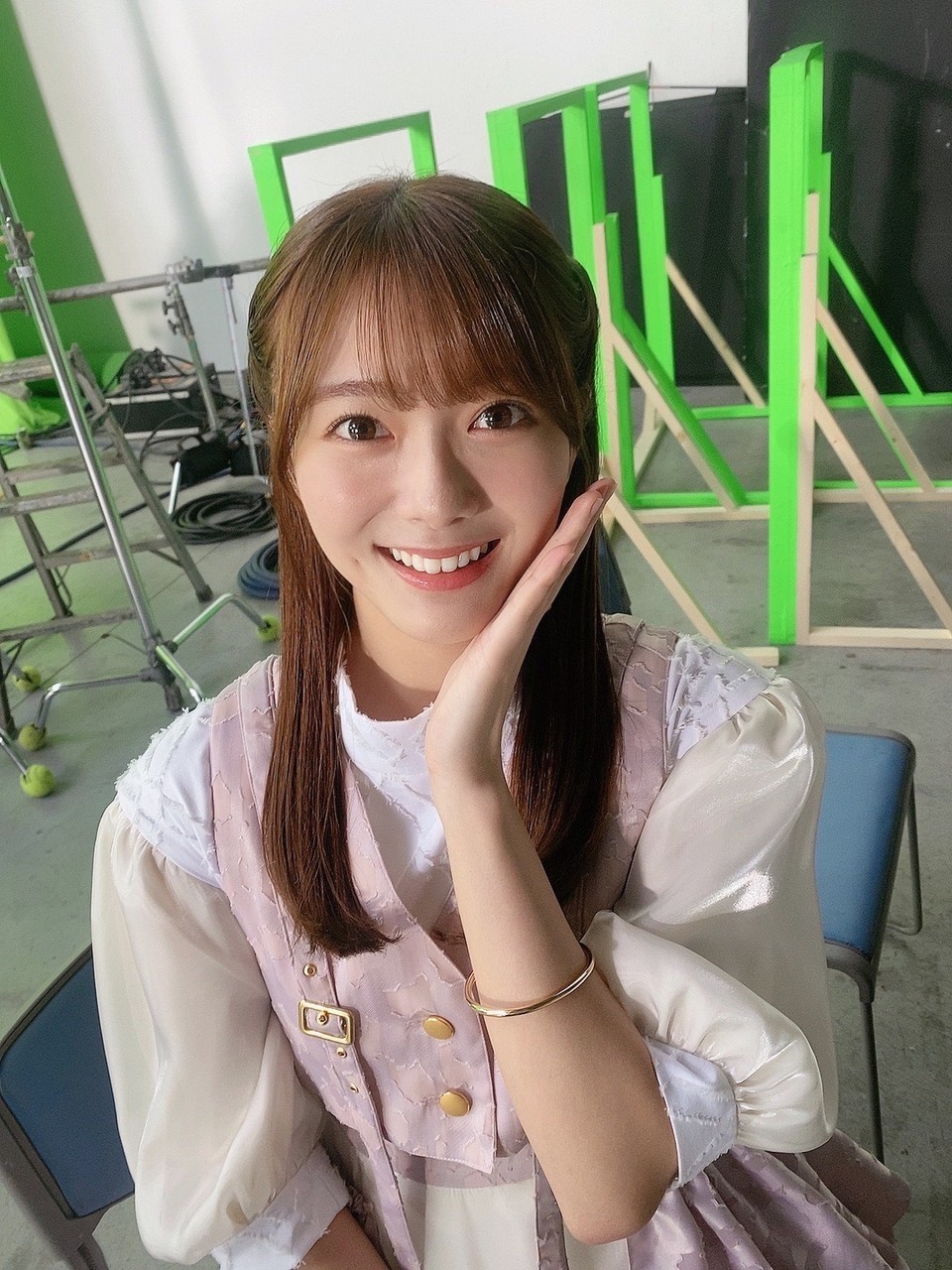 櫻坂46田村保乃＆森田ひかる、 カラースニーカー で冬コーデ始めます！MORE