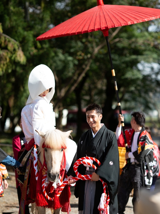 馬に乗りたい！沖縄で乗馬フォトウェディングができるプランは？ainowa沖縄リゾートウェディング