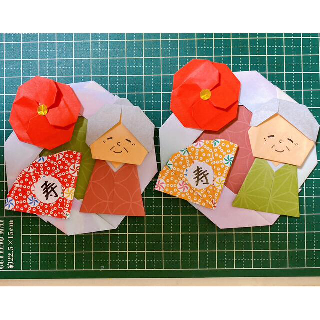 04 折り紙 ふくろう 敬老の日 飾り 🦉フクロウと桔梗のリース🦉 昨年の秋に @kuromame_origami さんが投稿していた素敵な桔梗の リース。参考にしながら今年は私も作りたいっ！と、夜な夜な作っていた桔梗。やっとできました✨規則的な感じに貼り付けることができたけど