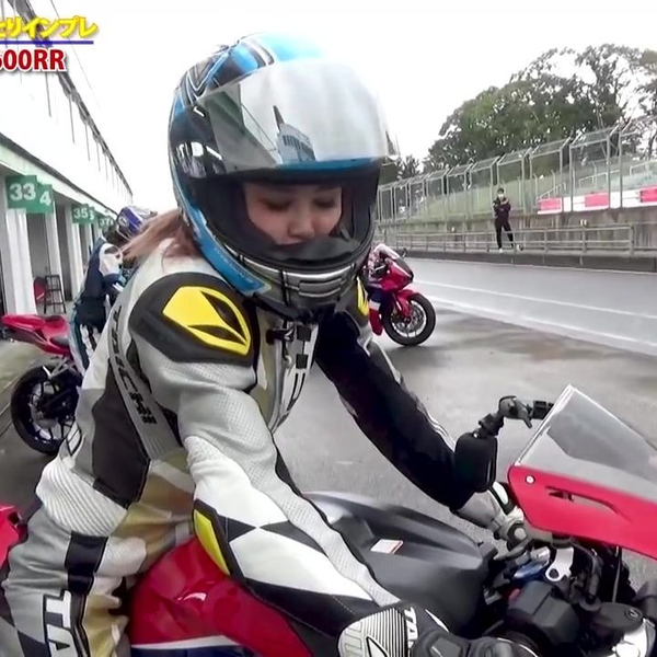 ご報告少し前になりますが 実はことりちゃん結婚しました💍✨イベントでお会いした方にはすでにご報告していましたが ！ライフスタイルの変化もあり、最近はイベントや動画への 出演が少し減っていましたが、今のところお仕事を辞める 予定はありません