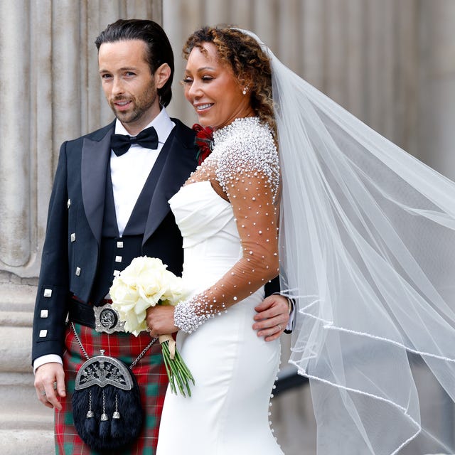 引っ越し準備中の断捨離をする夫婦の物語