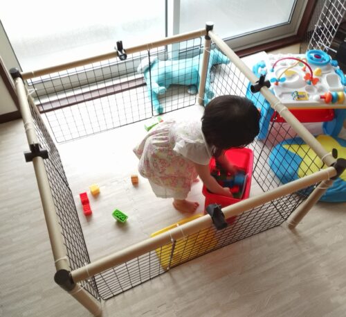ベビーサークルに知育ボードを取り付ける 〜手作り「ごぶごぶ ごぼごぼ」ワールド〜Tsukuttaru