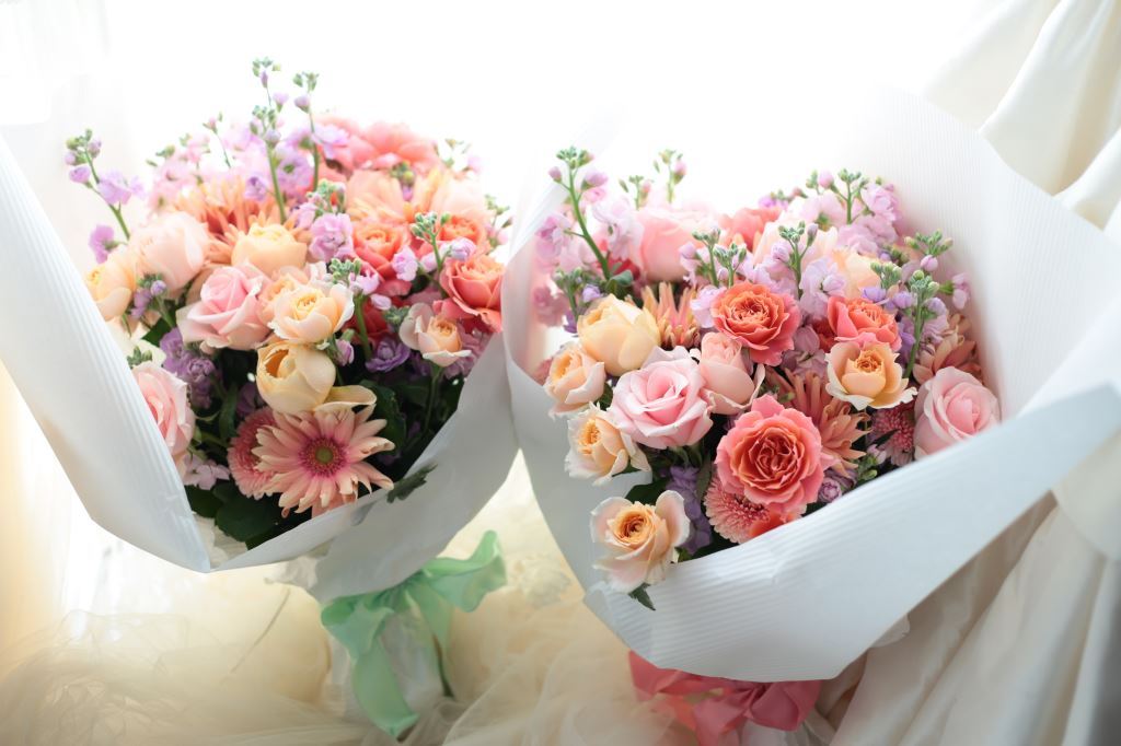 結婚式で両親へ贈るプレゼントのアイディア集。子育て感謝状も紹介