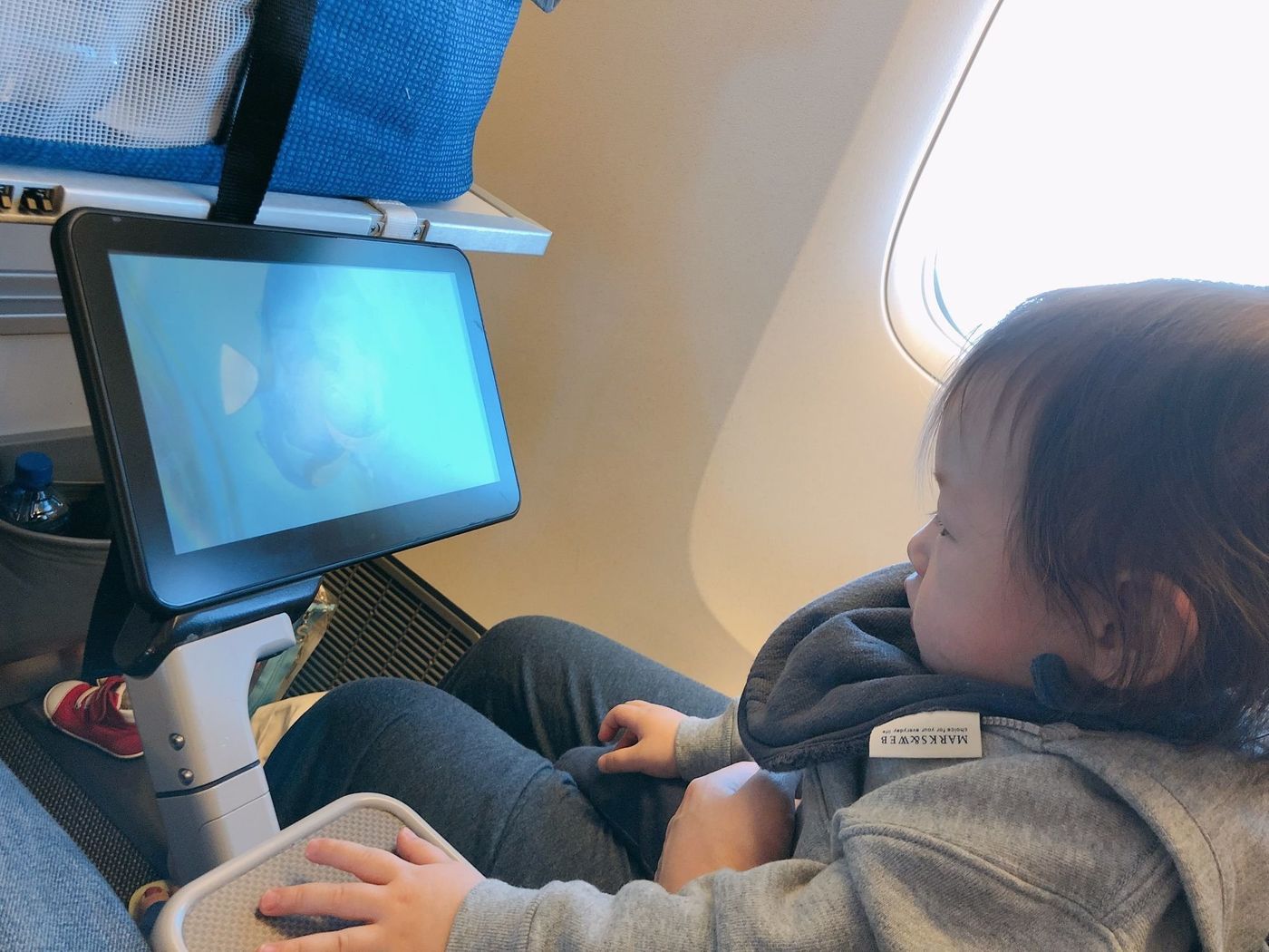 1歳半の子どもと10回目の飛行機！ご機嫌に過ごすためにやって良かったこと7個のんきマム・メモ