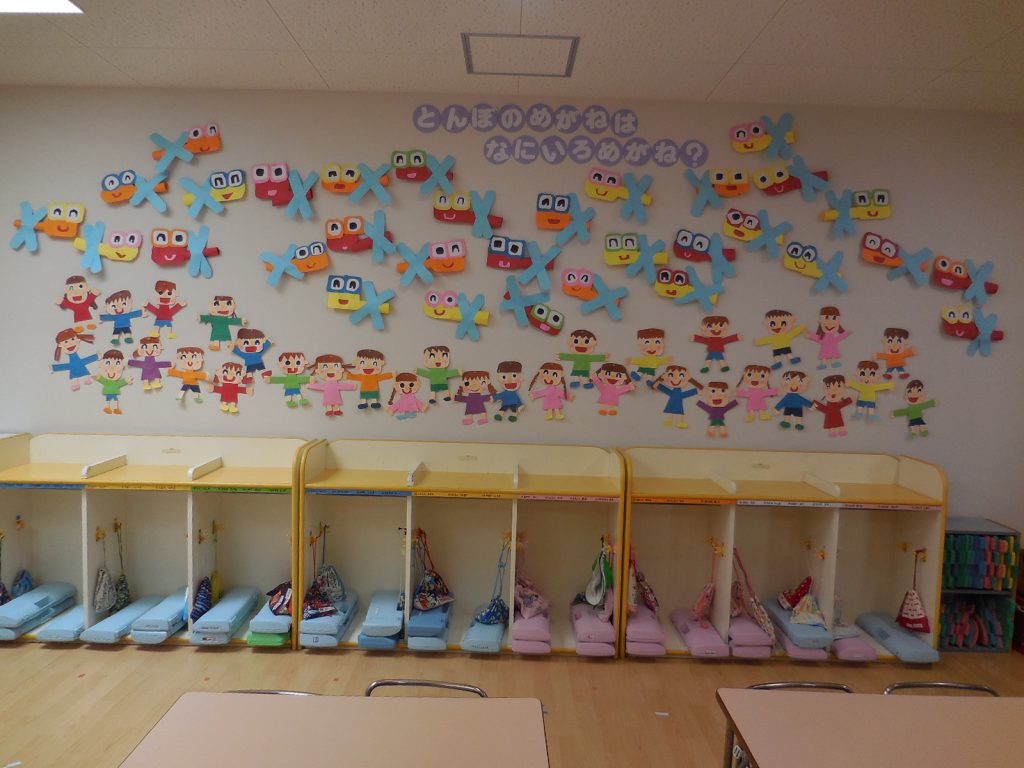 ♪たのしいようちえん♪ 小学校の壁面