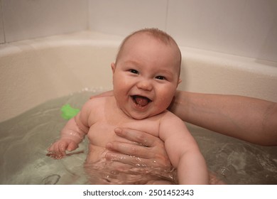 おちょぼ口赤ちゃん お風呂で泳いでご満悦赤ちゃん赤ちゃんのいる生活babyshorts生後3ヶ月shortsおちょぼ口赤ちゃん赤ちゃんお風呂 - YouTube