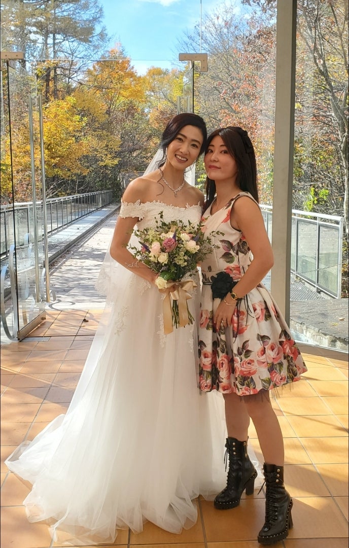 結婚式お呼ばれダウンスタイル14選 下ろす巻き髪もOK？抑えたいマナ