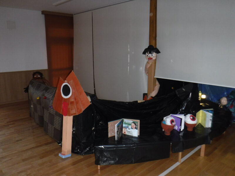 保護者・保育士向け こどもたちが作った お化け屋敷に 実際にこどもたちが入ってみました♪ - YouTube