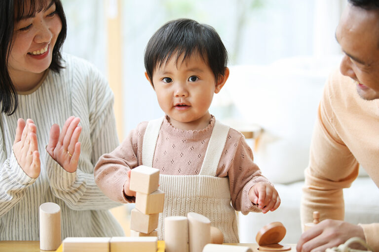 子どもの一人遊びは実は重要！楽しく遊ぶコツや注意点は？おもちゃも紹介学習プリント.com 子育て情報サイト