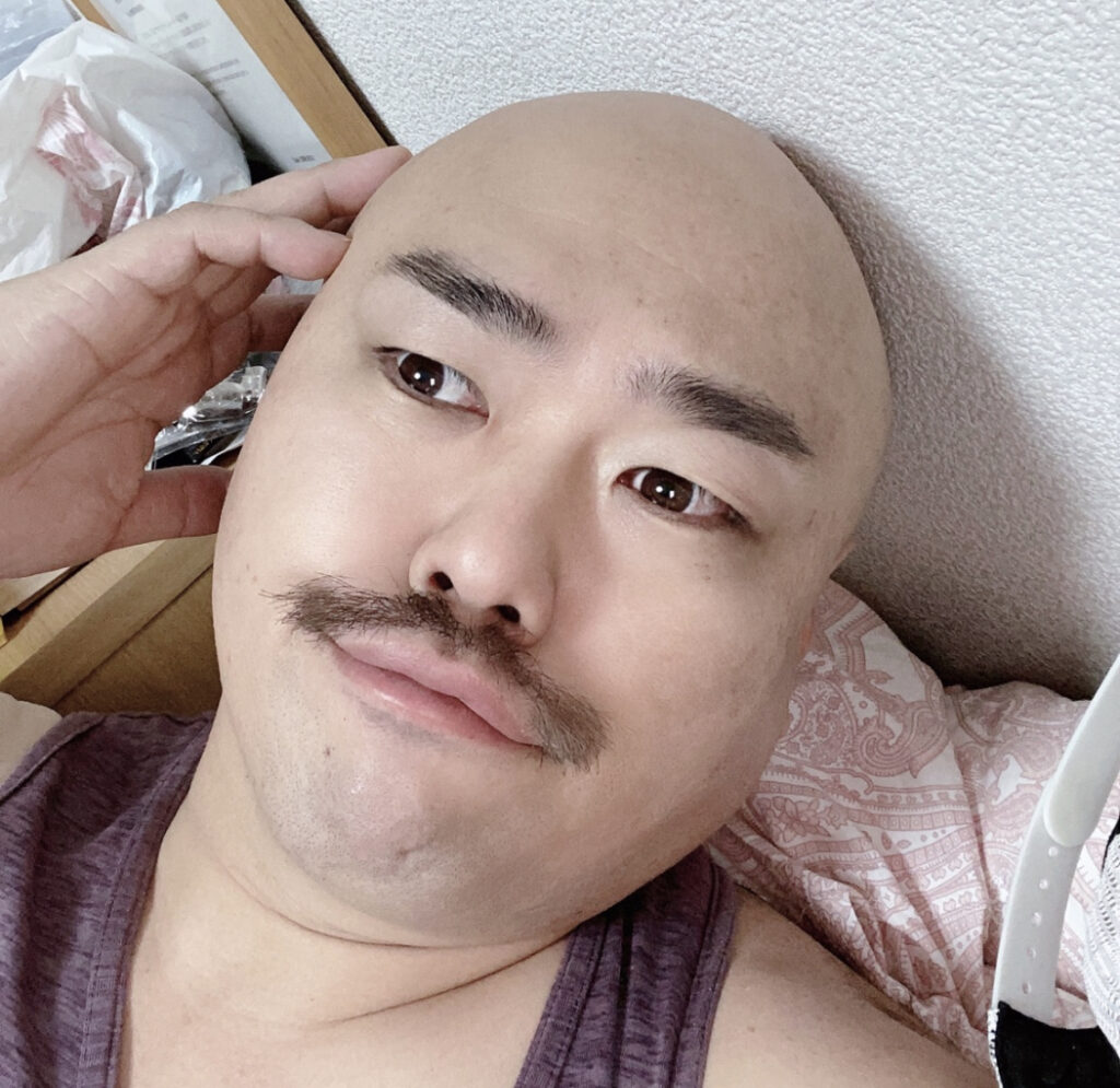 クロちゃんの実家は大金持ち？6000万円仕送り！両親の職業や家族構成も