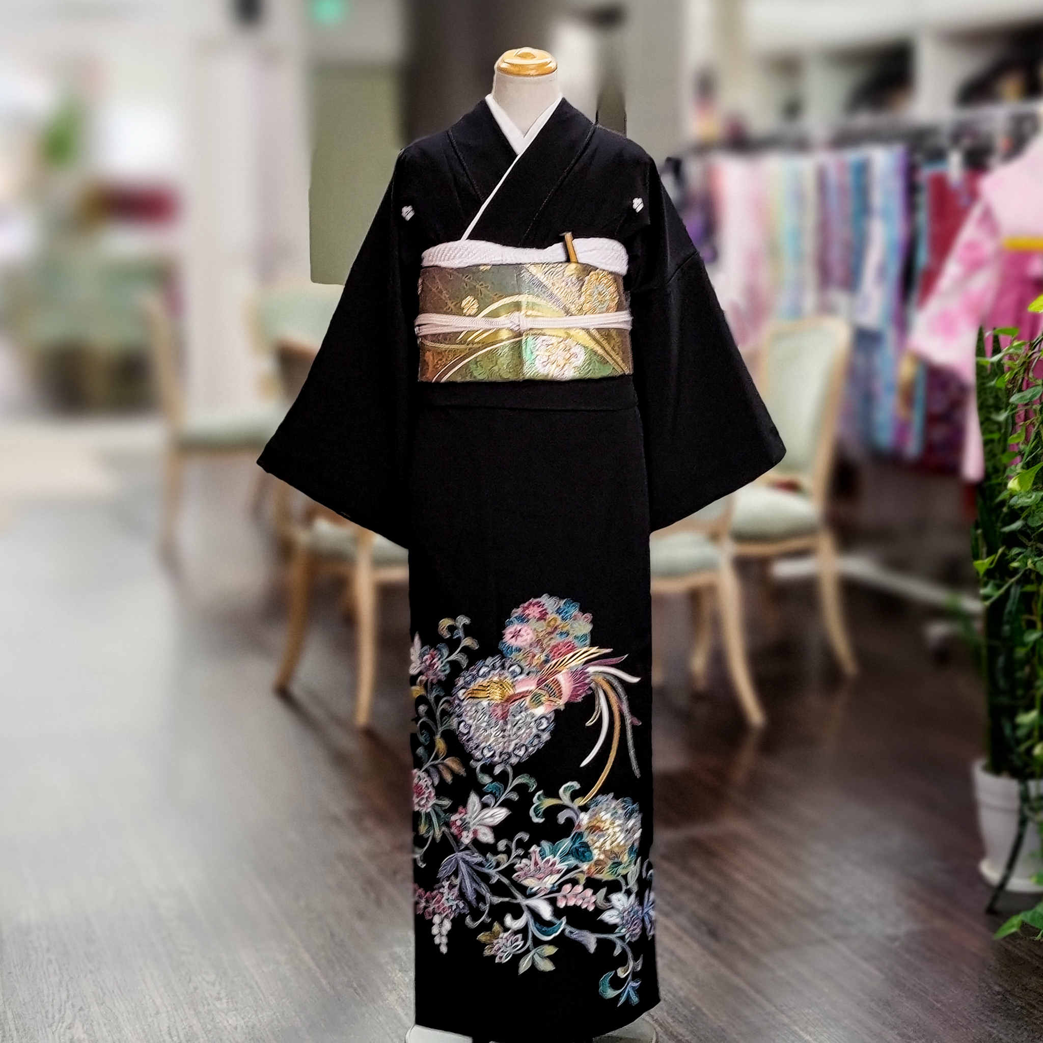 留袖ドレス正絹留袖地使用 結婚式のマザーズドレス、新郎新婦のお母様の装いに ステージ衣装、パーティードレスにもhttp:www.kimonomonjuan.com留袖ドレス結婚式結婚式母親ドレス花嫁の母新郎の母マザーズドレスパーティードレスステージ衣装