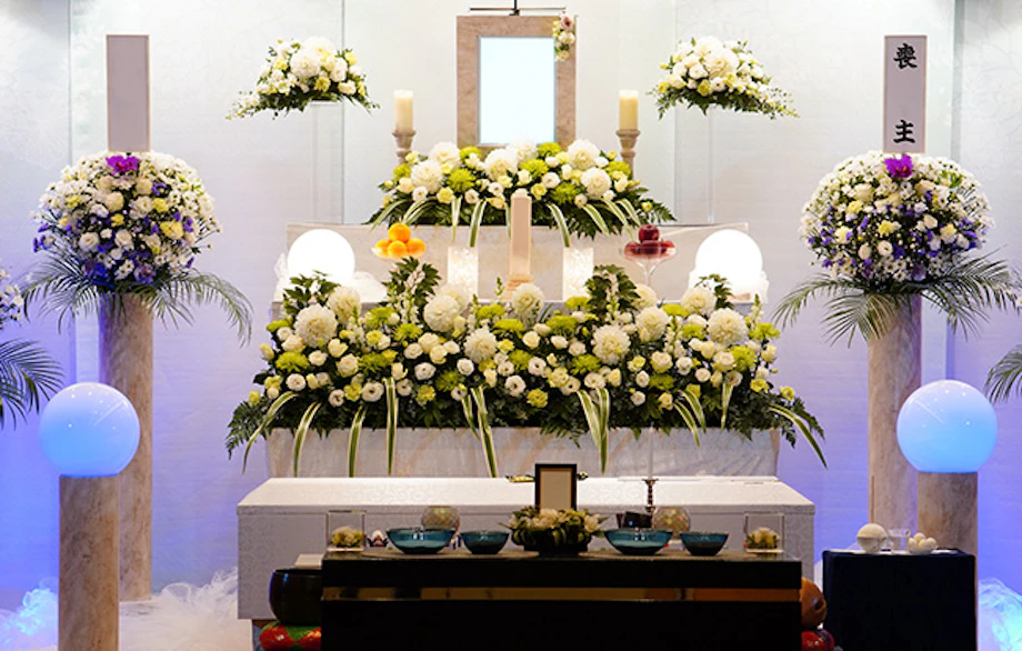 自宅葬向け「生花祭壇」東京・埼玉・神奈川FLABELの花祭壇