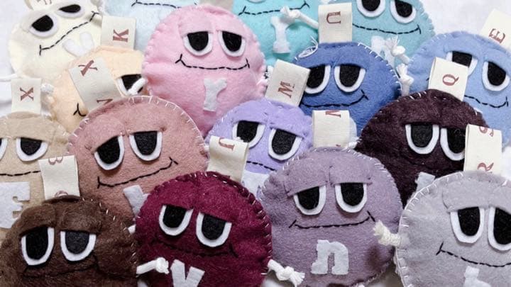 ハンドメイド刺繍クロス ひつじちゃん·͜· ♡ ひつじのショーンお守りの作り方