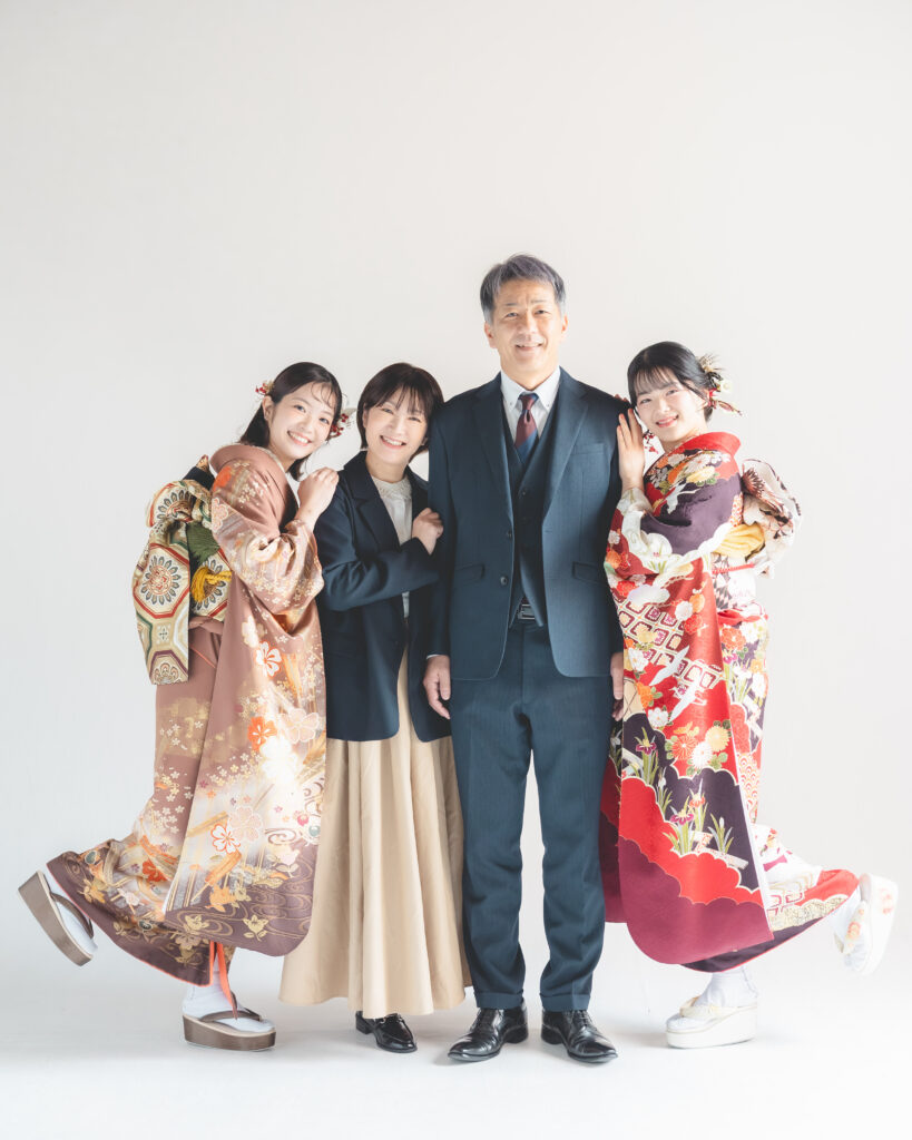 1歳の誕生日に家族写真親子の服装は？写真映えするスタイルのコツこども写真館スタジオアリス写真スタジオ・フォトスタジオ