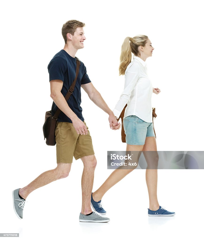 海岸で手を繋ぐカップルの写真・画像素材-Snapmart スナップマート