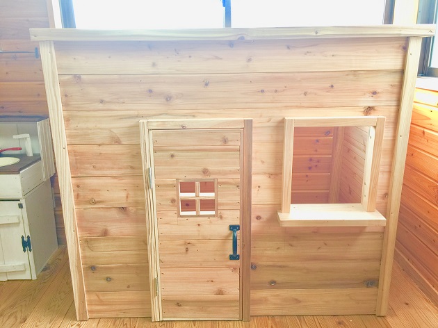 KOGB格子模様の小屋型テント、ポリエステル生地と金属フレーム、室内用、男の子と女の子向け、お城、小屋、おもちゃの家、秘密基地として Amazon子供用テント 室内 秘密基地 就寝 小さな家の城 お庭で遊園地気分 PVC 無垢材スタンド 男の子女の子のお城 組み立て簡単