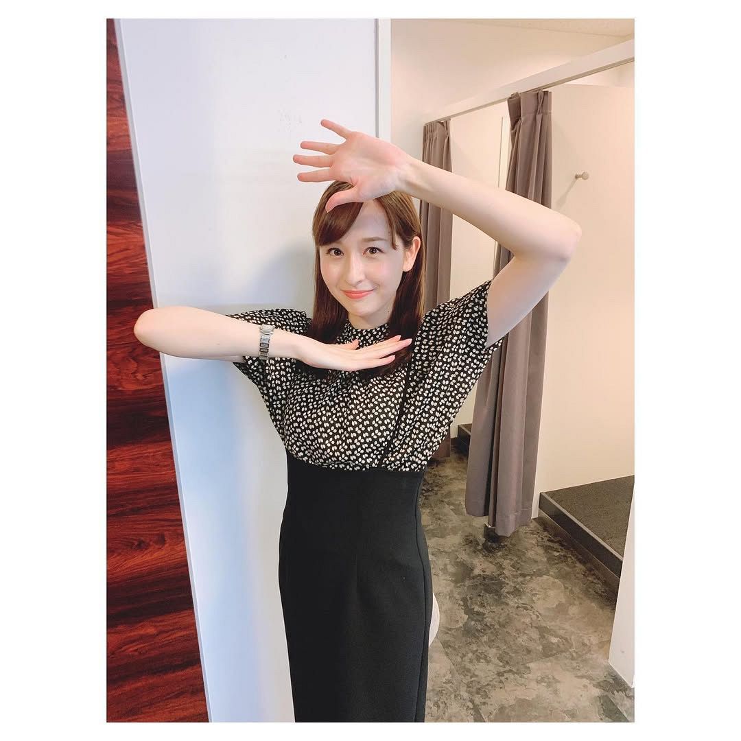 TBSアナウンサー宇賀神メグ、エアギター3度優勝の名倉七海に『エアネス』を送る！2023年9月30日- エキサイトニュース