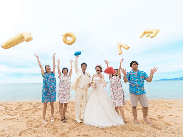 沖縄 家族写真・マタニティフォトの出張撮影人気カメラマンとっくー青く綺麗な海 ビーチ や公園で撮影