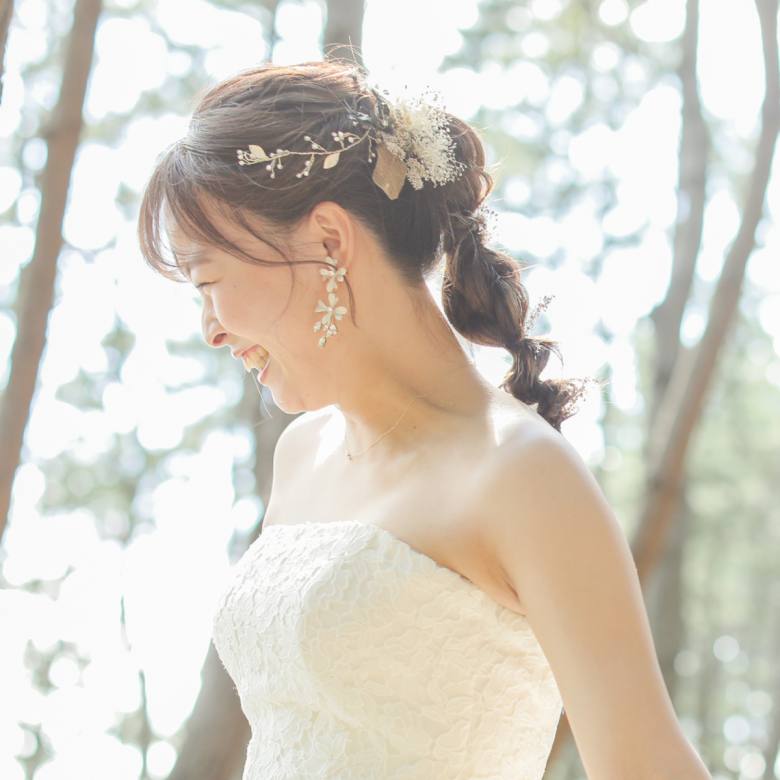 2025年最新 ウエディングドレスに似合う髪型 花嫁ヘアアレンジまとめゼクシィ
