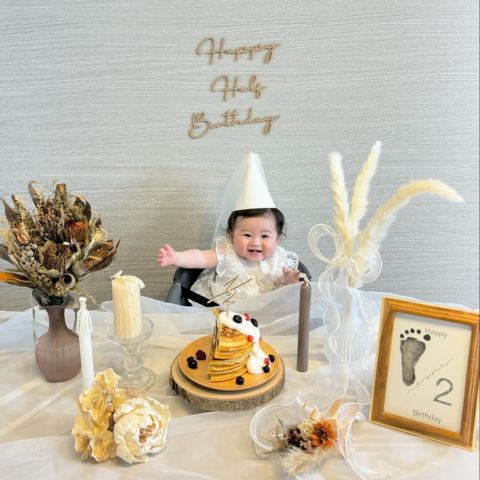 AmazonLIKENNY タペストリー ハーフバースデー happybirthday タペストリー シンプル 飾り バースデー バルーンhappy birthday誕生日 飾り付け お祝い ハーフ誕生日 記念日 男の子 女の子 パーティーデコレーション タペストリー ハッピーバースデー風船