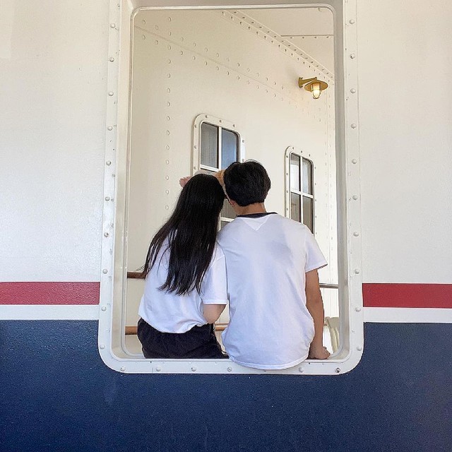 海辺で撮るカップル写真のアイデア3選