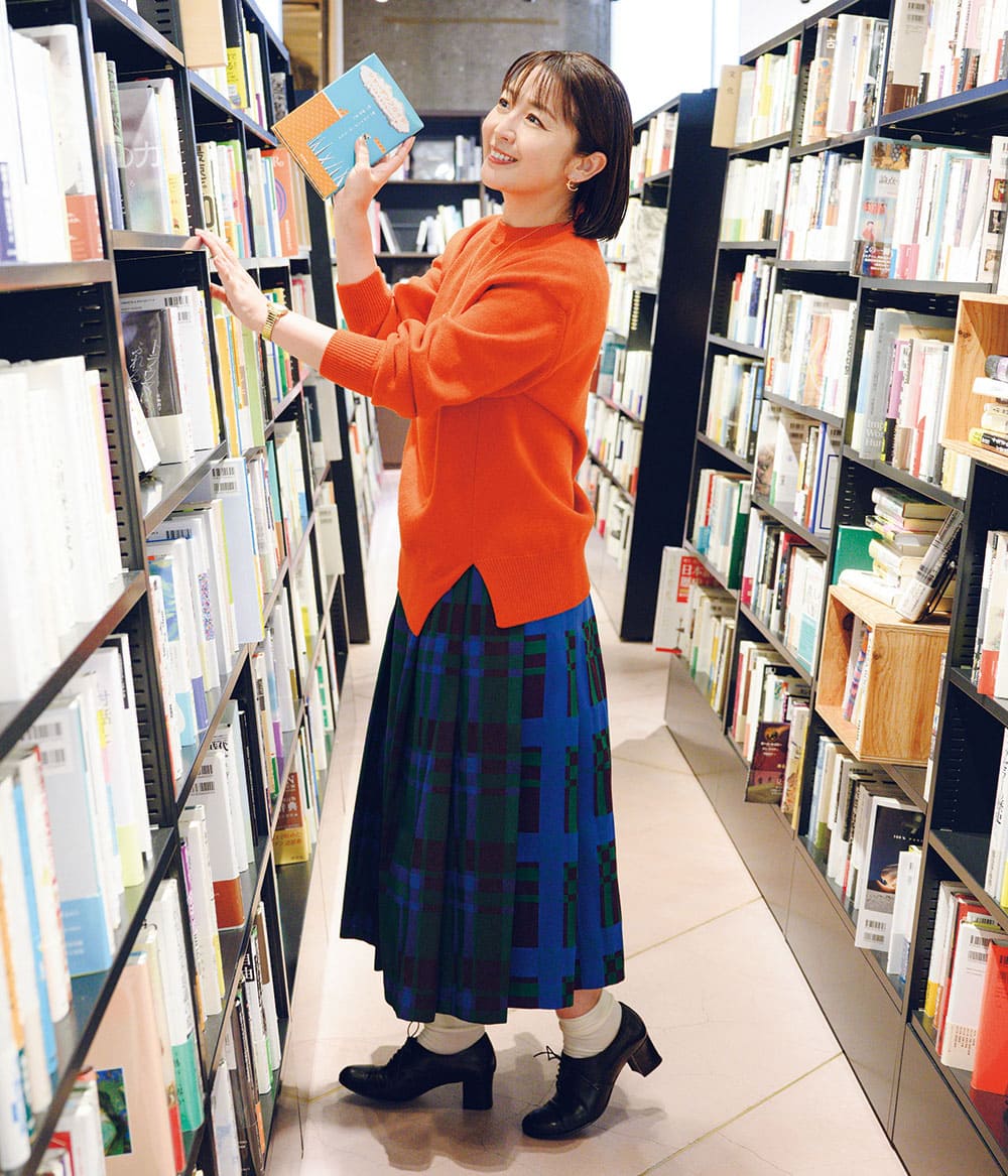 酒井美紀さん「子どもの塾が終わるのを待ちながら、自分の修論準備もしています」Domani