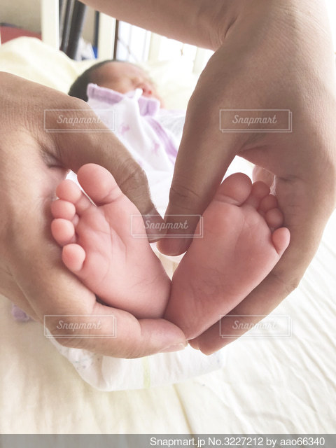 65,900点を超える赤ちゃん 足のストックフォト、写真、そしてロイヤリティフリーの画像 - iStock赤ちゃん 手, 赤ちゃん 日本人, 日常