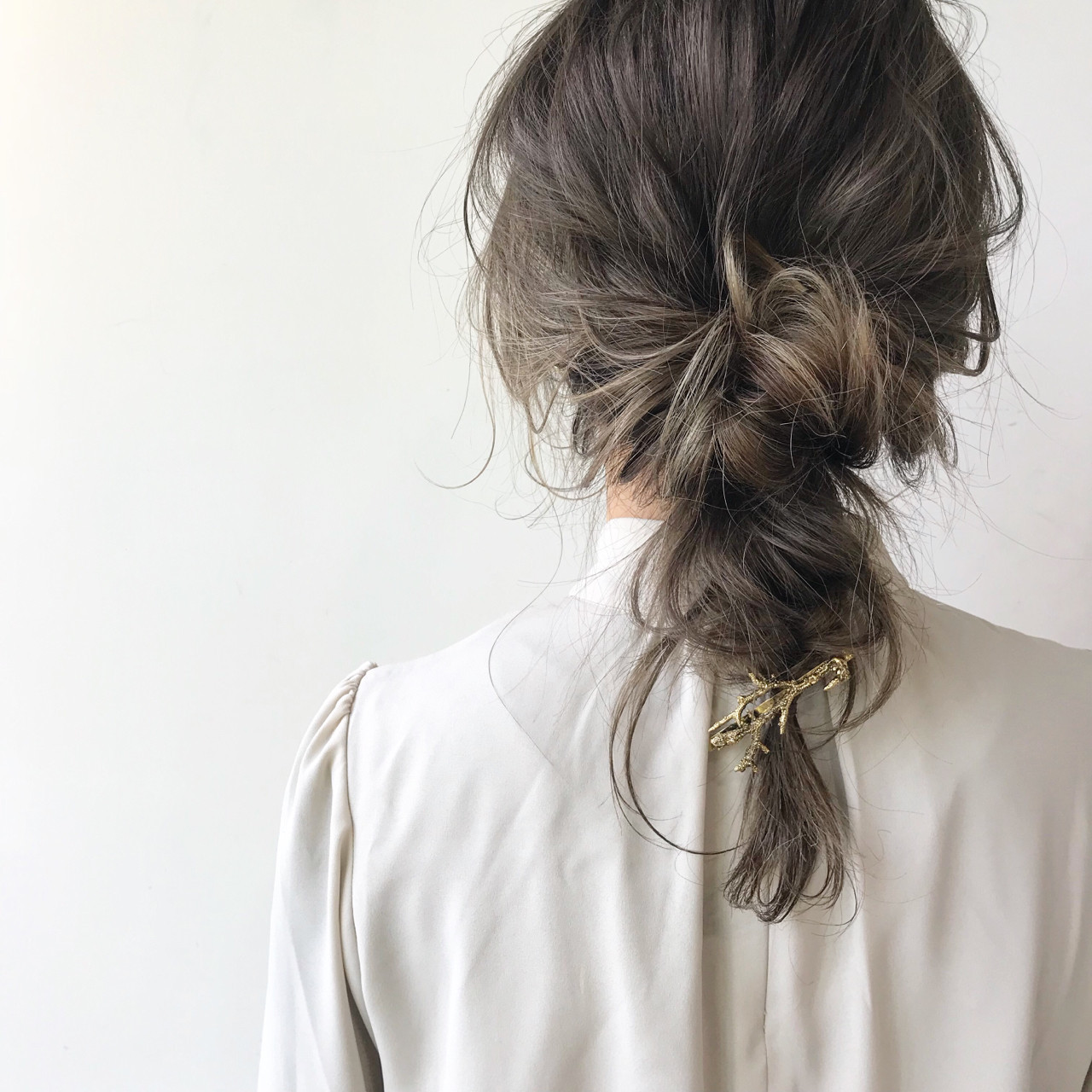 結婚式でハズさない髪型2025マナー＆おすすめヘアアレンジ53選 - IKINAイキナ