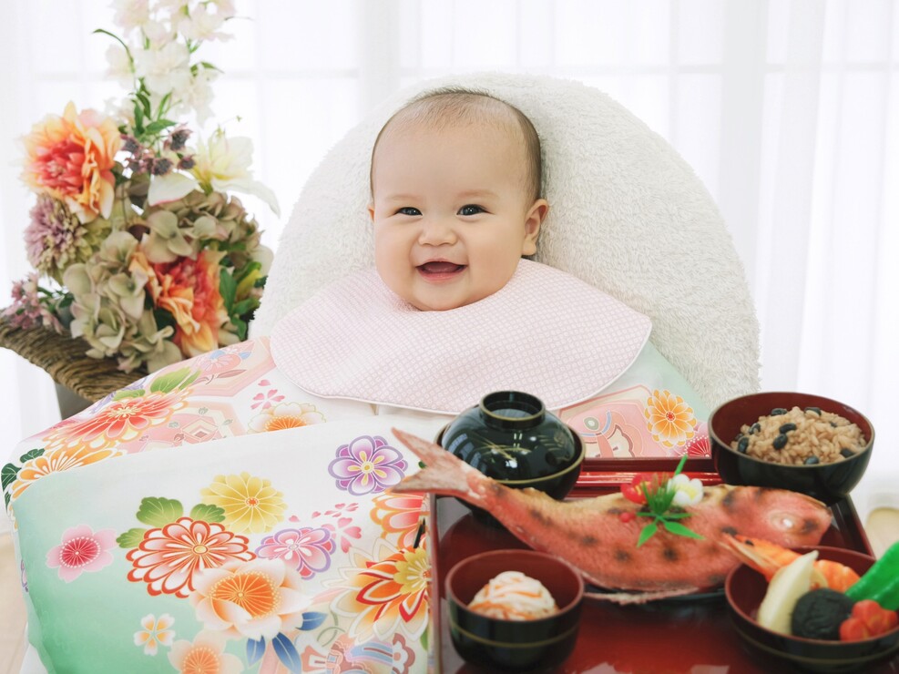 おしゃれでおすすめの百日祝い・お食い初め撮影のフォトギャラリースタジオマリオスタジオマリオ