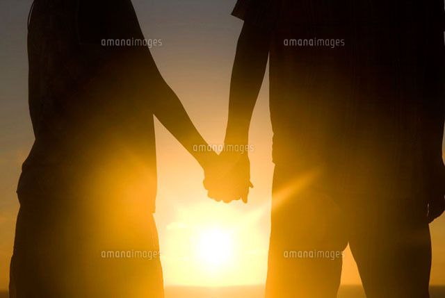 136,797 手をつなぐ カップル Stock Photos, High-Res Pictures, and Images - GettyImagesデート
