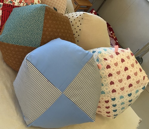 楽天市場 手作り長座布団 お子様向けの可愛らしい柄 日本製 技能士手作り関連ワード ロングクッション ごろ寝布団 昼寝布団 コタツ 車中泊純綿100% 真綿 子供用 入園 幼稚園 保育園 規格外 特殊 別注 職人 68×120 サイズオーダー: 眠りの森 たんごや