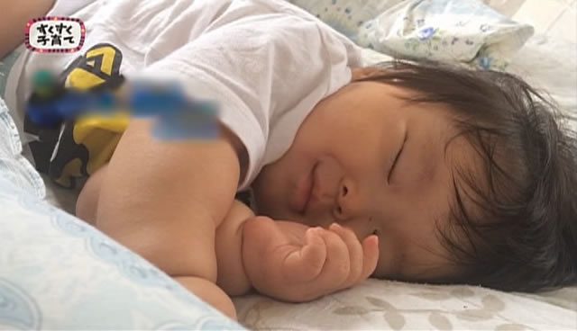 新生児が授乳後に寝ないとき、ほっとくのはいい？注意点も解説グーン GOO.N エリエール大王製紙