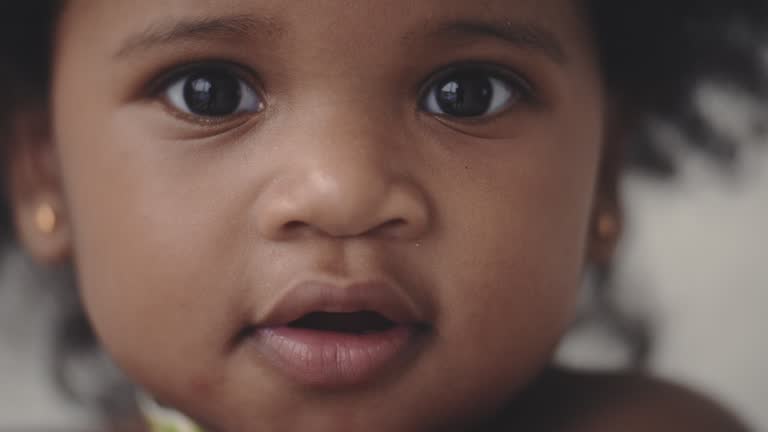 沐浴する黒人の赤ちゃんのイラストのイラスト素材75027951- PIXTA