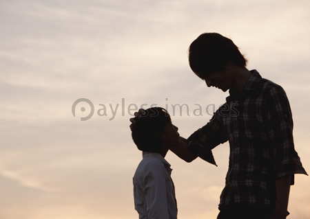 ハグのとき彼の手はどこにある？普段の言動でわかる 愛され度テストオリコンニュース ORICON NEWS