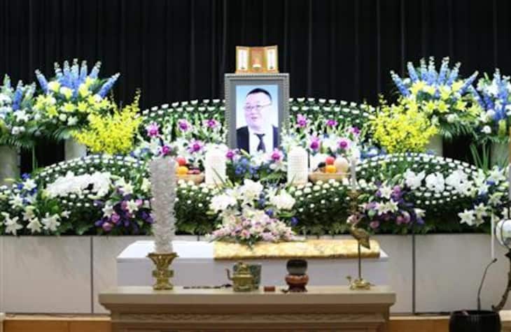 華岡青洲の妻」新橋演舞場の初日でした。 波乃久里子さん、マロンの初日。 幕が開き、照明が当たった瞬間に温かい拍手が。 それだけで泣きそうです。ここに来るまで様々な事があり、みんなで、支え合って来ました。 スタッフさんも大変でしたが、何とか無事に終える事が