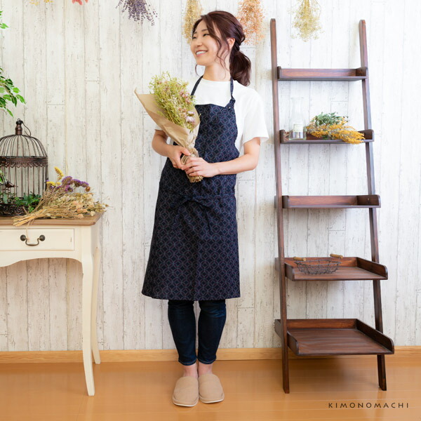 昔の主婦のエプロンのように胸まで覆ってるもの 画像 は廃れたのでしょうか？- Yahoo!知恵袋