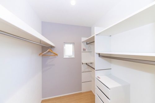 ファミクロは何畳がいい？4人家族2畳で十分な収納Smileの住まいるーと